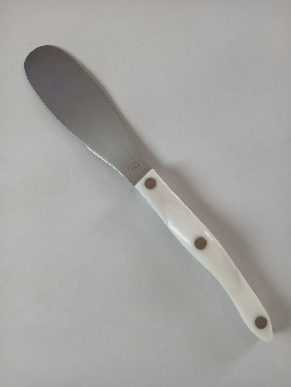 Cutco 1768 KG Spatula Spreader With White Pearl Colored Handle